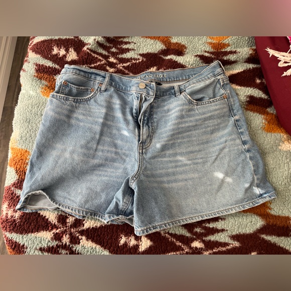 American Eagle High Rise Relaxed Short - Picture 4 of 4